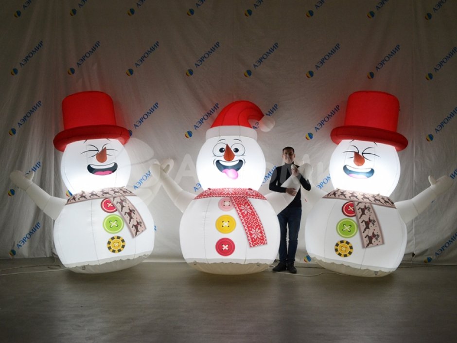 Надувной Снеговик в шапке для улицы с подсветкой