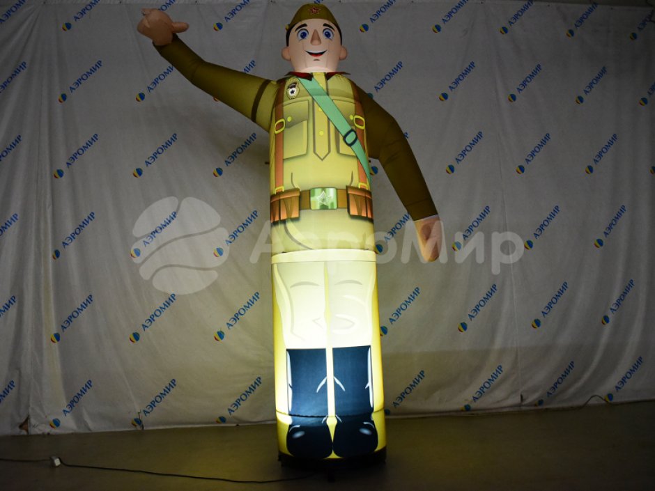 Надувная фигура Солдата — торжественное оформление Дня Победы