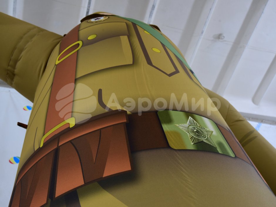 Надувная фигура Солдата — торжественное оформление Дня Победы