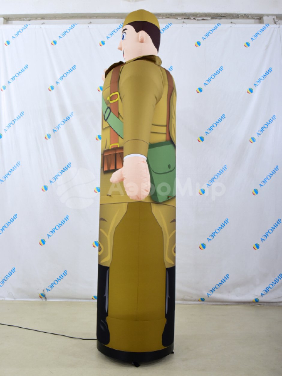 Надувная фигура Солдата — торжественное оформление Дня Победы