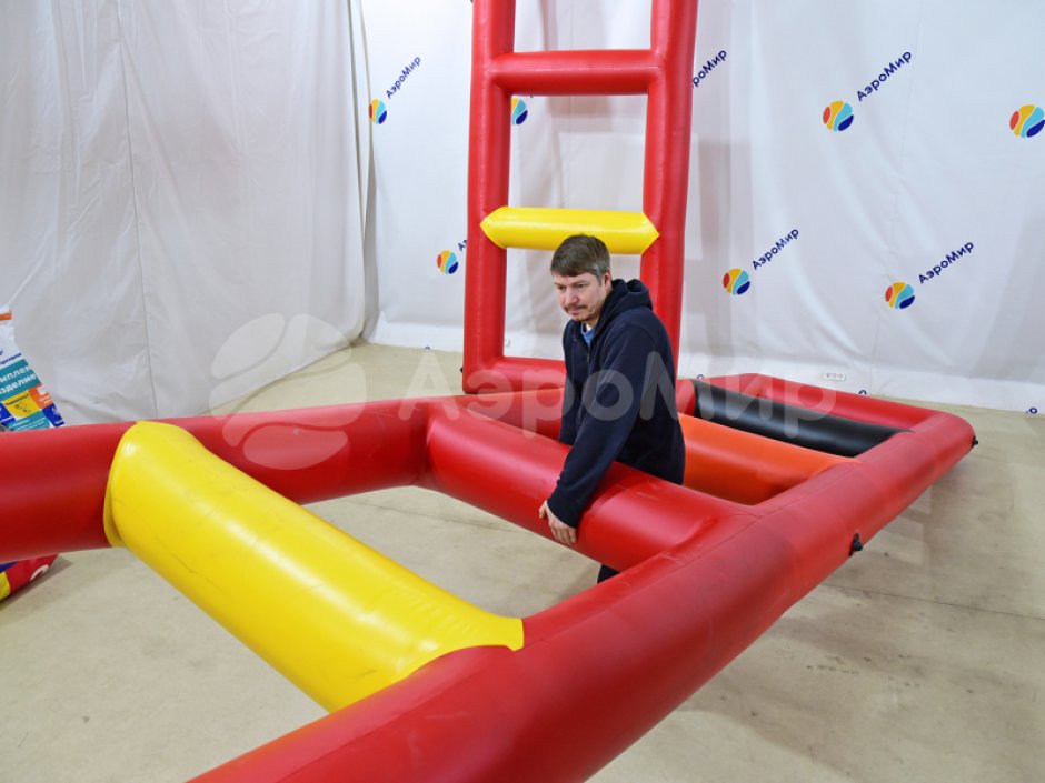 Лестница — универсальный командный аттракцион для забегов