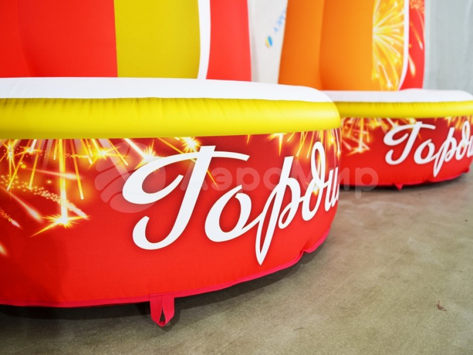 Стела со звездой — надувная фигура для торжественного оформления 9 мая и Дня Победы