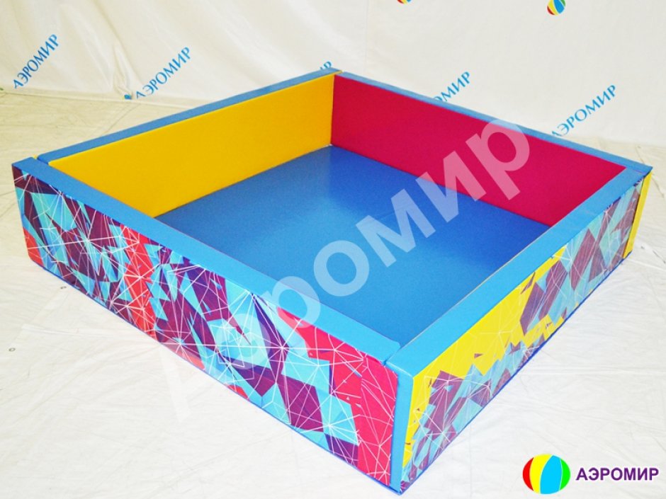 Сухой бассейн квадратной формы с полноцветной печатью на всех стенках
