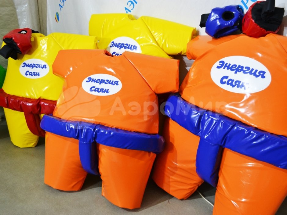 Сумобол — забавный командный аттракцион с большим мячом