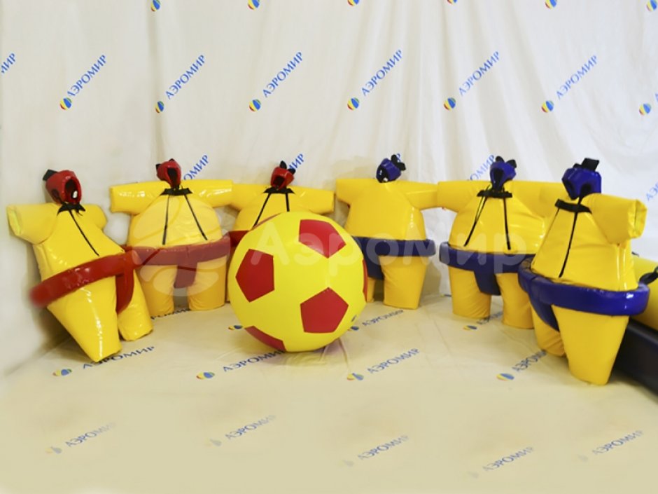 Сумобол — забавный командный аттракцион с большим мячом