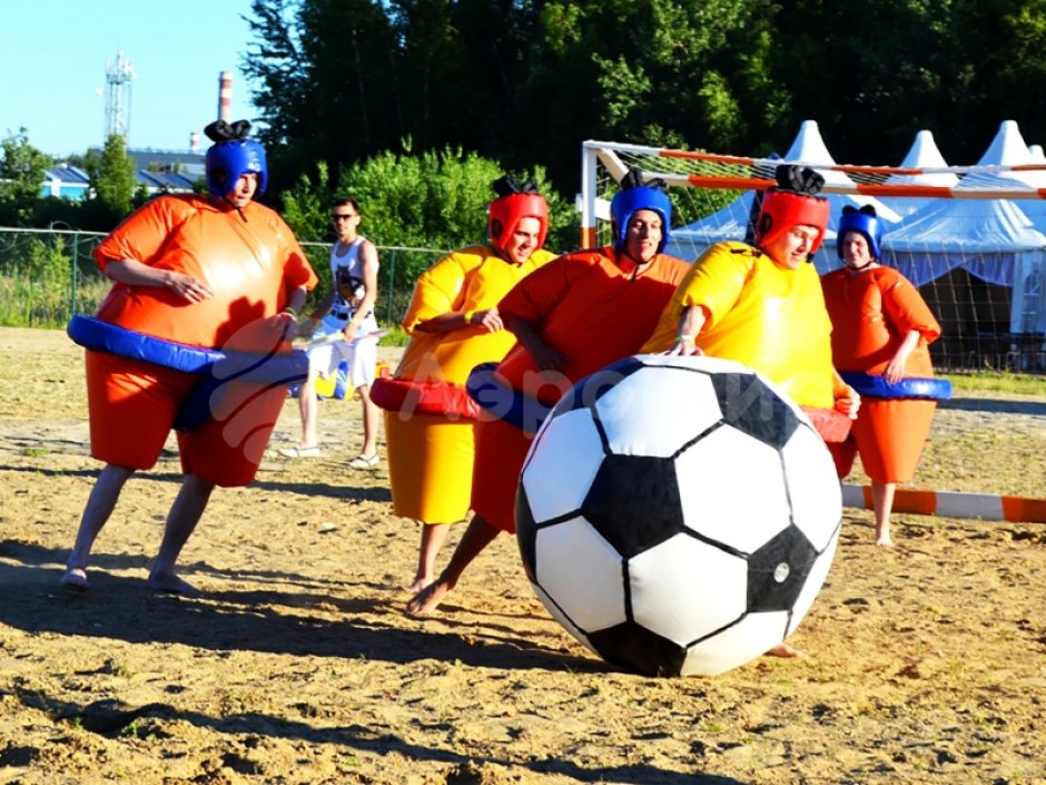 Сумобол — забавный командный аттракцион с большим мячом