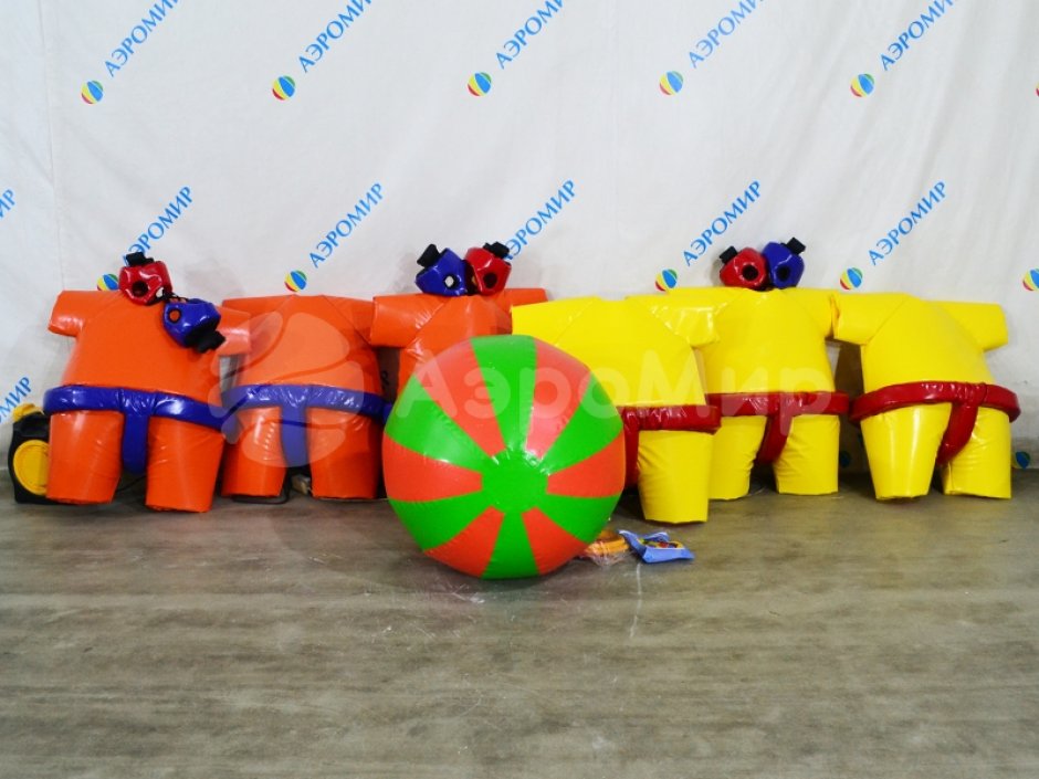 Сумобол — забавный командный аттракцион с большим мячом