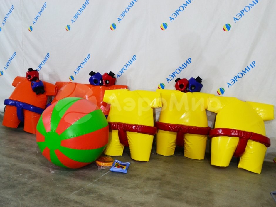 Сумобол — забавный командный аттракцион с большим мячом