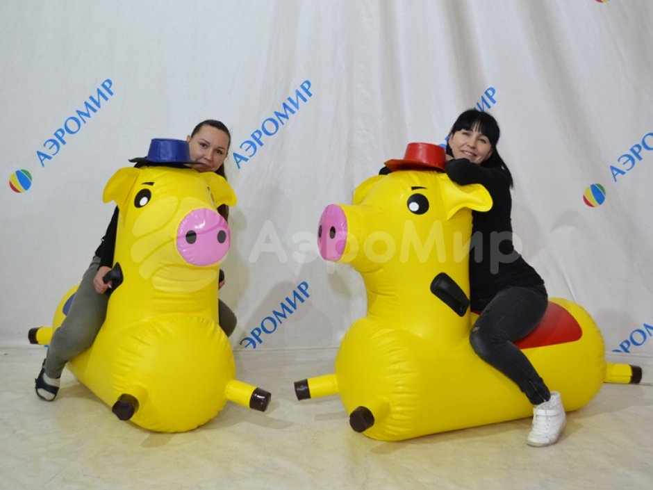 Скачки на свинках — герметичный авторский аттракцион