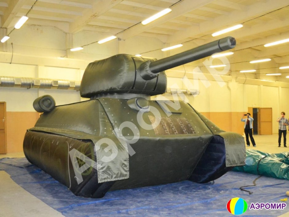 Надувной танк — торжественное оформление Дня Победы