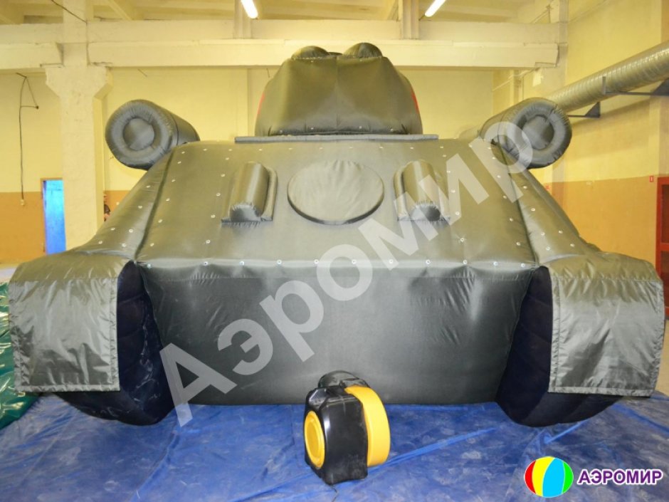 Надувной танк — торжественное оформление Дня Победы