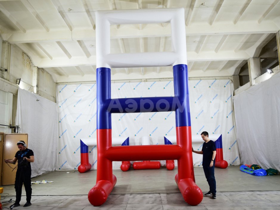 Лестница — элемент гоночной трассы для дронов