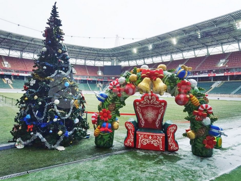 Комплект новогодних надувных фигур Арки и Трона