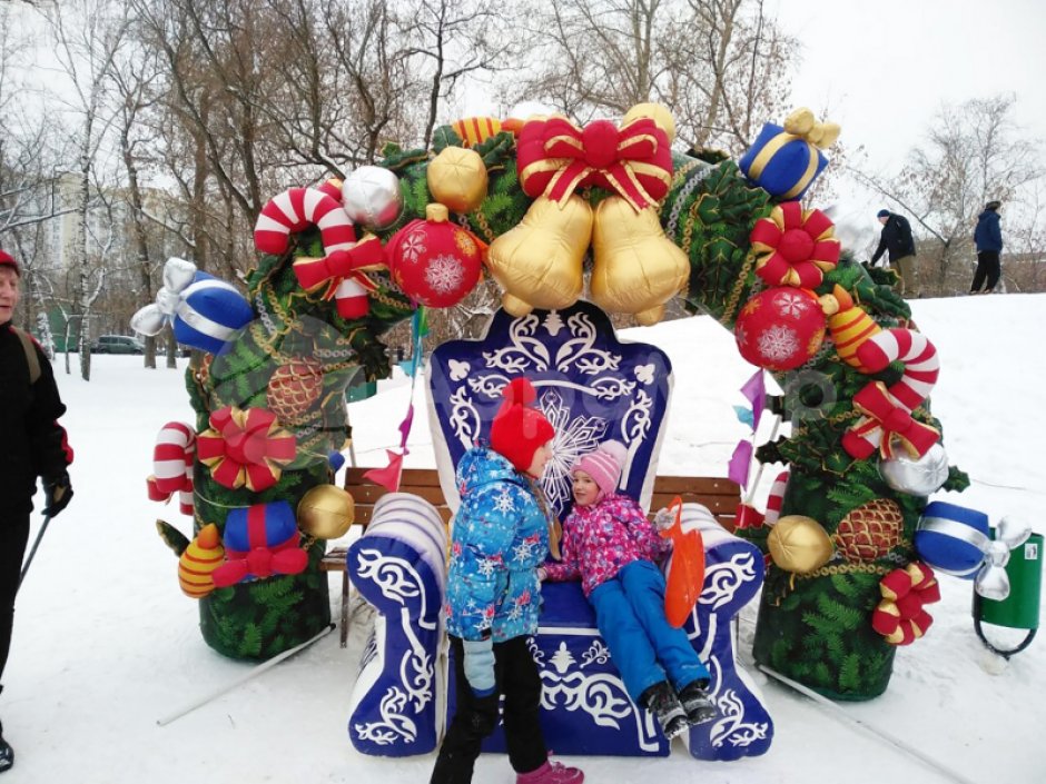 Комплект новогодних надувных фигур Арки и Трона