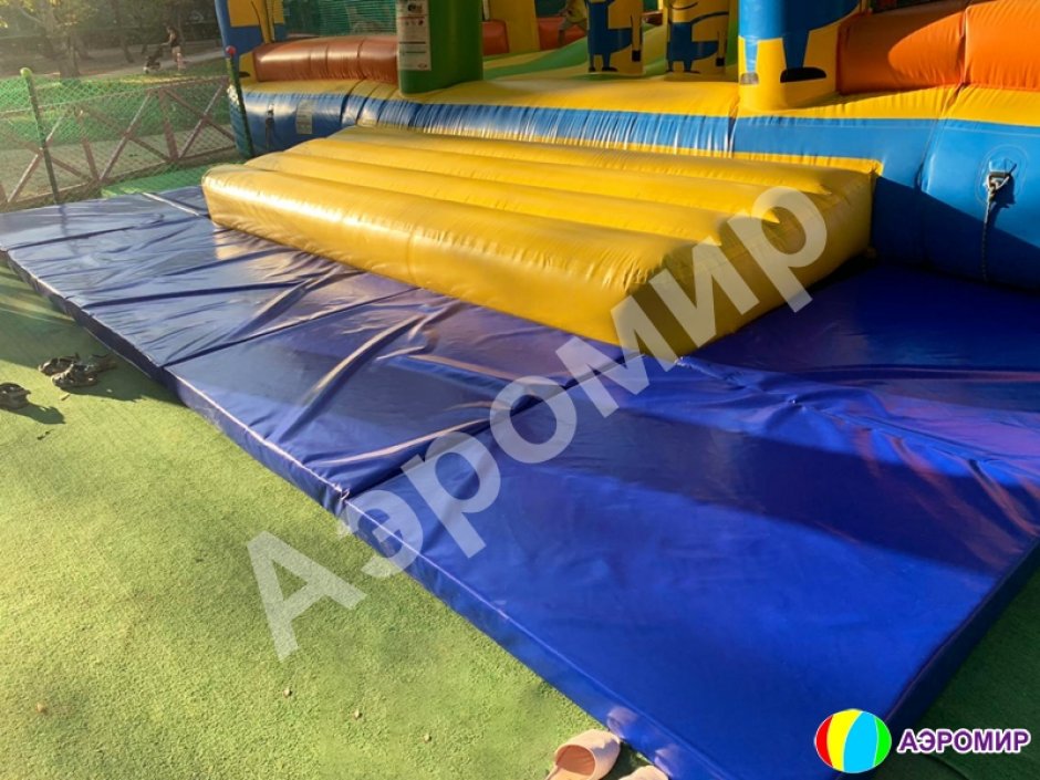 Ударопоглощающие покрытия и маты с наполнением из пенополиуретана для надувного батута для эксплуатации надувного батута