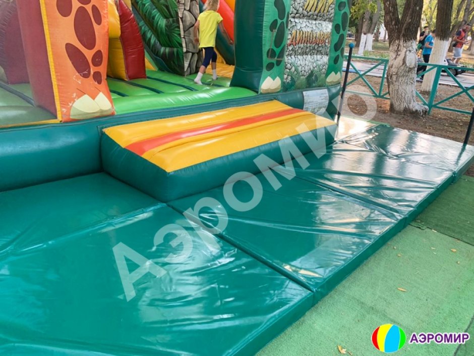 Ударопоглощающие покрытия и маты с наполнением из пенополиуретана для надувного батута для эксплуатации надувного батута