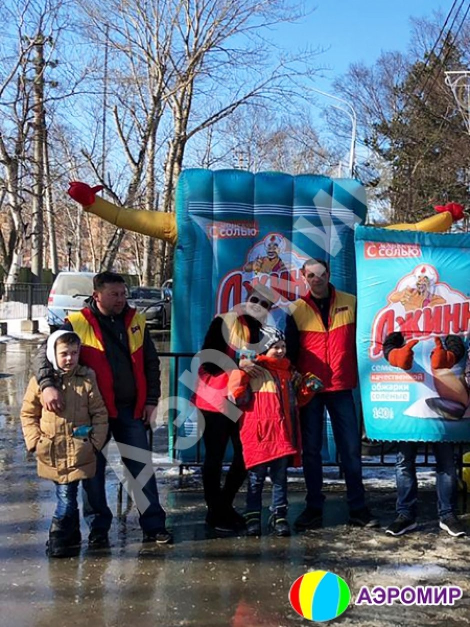 Универсальный рекламный носитель с эффектом машущей руки