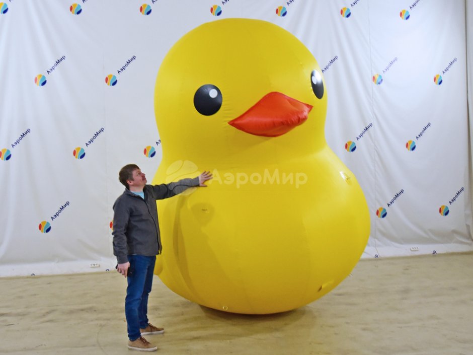 Большая надувная утка для фотозоны