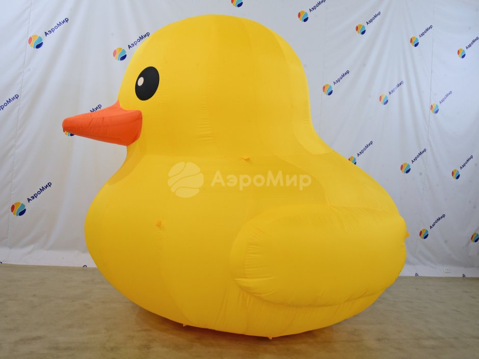Большая надувная утка для фотозоны