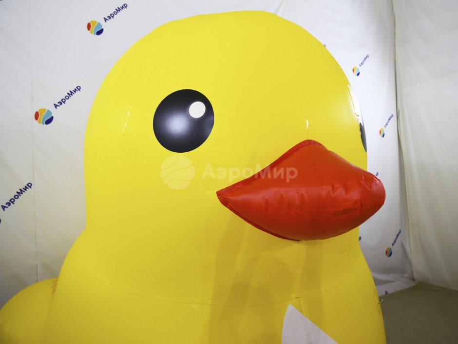 Надувная утка для фестиваля