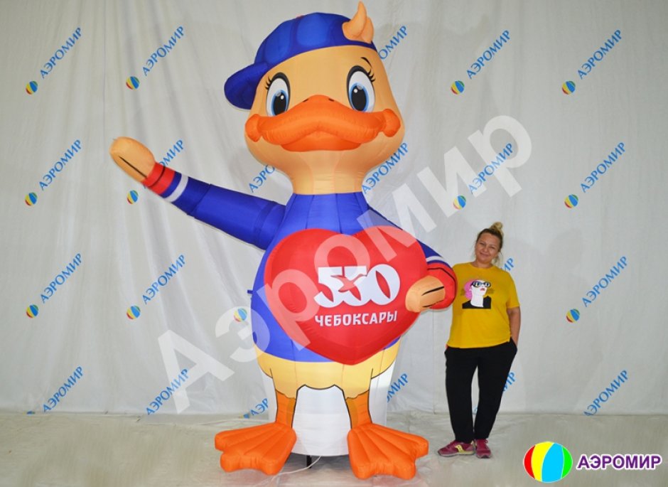 Надувная рекламная фигура мультгероев и персонажей — с эффектом машущей руки