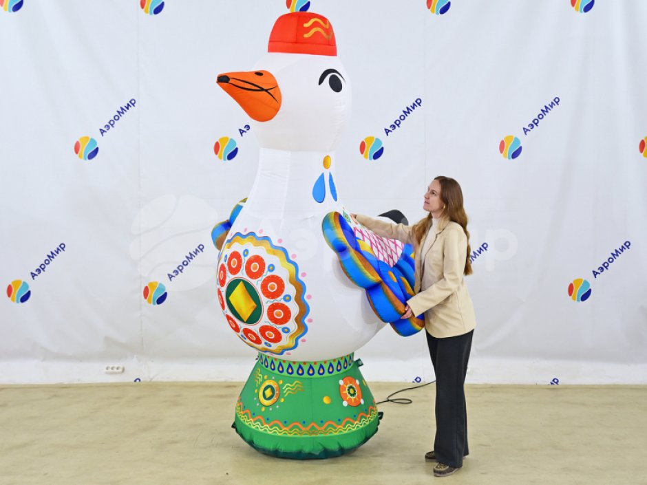 Надувная уточка в форме дымковской игрушки