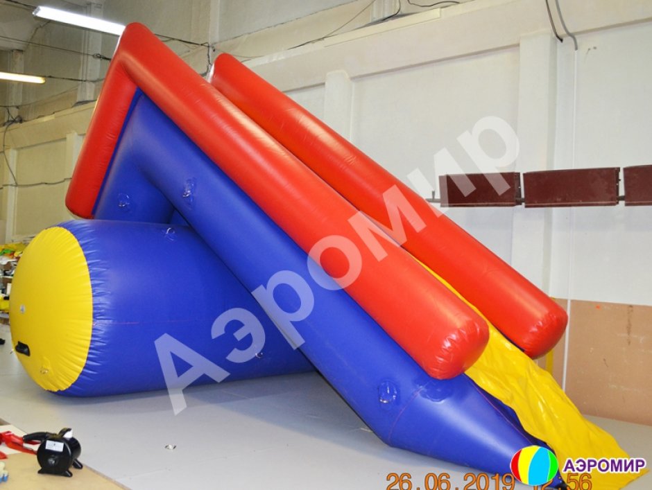 Надувная горка Шатл для открытой воды или большого бассейна