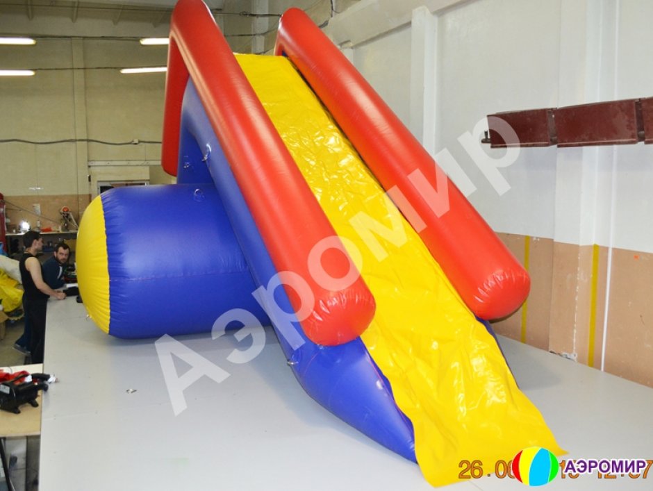 Надувная горка Шатл для открытой воды или большого бассейна