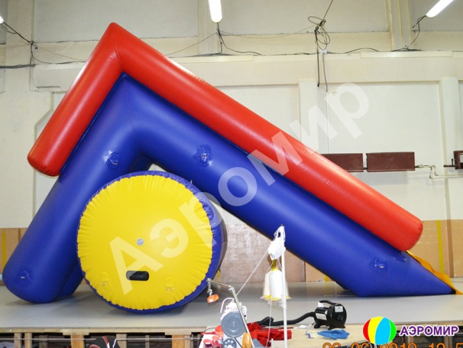 Надувная горка Шатл для открытой воды или большого бассейна