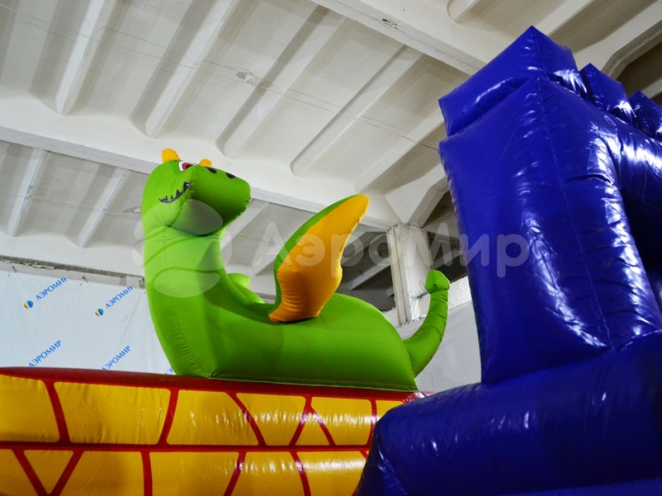 Надувной батут Замок Дракона — небольшой надувной батут для бизнеса 30 м²
