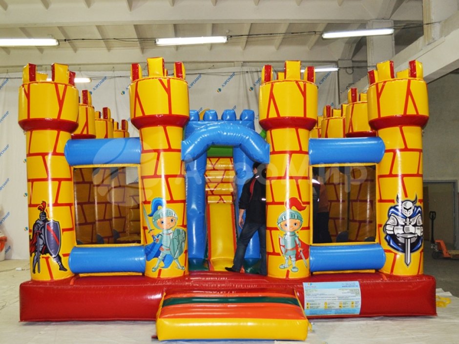 Надувной батут Замок Дракона — небольшой надувной батут для бизнеса 30 м²