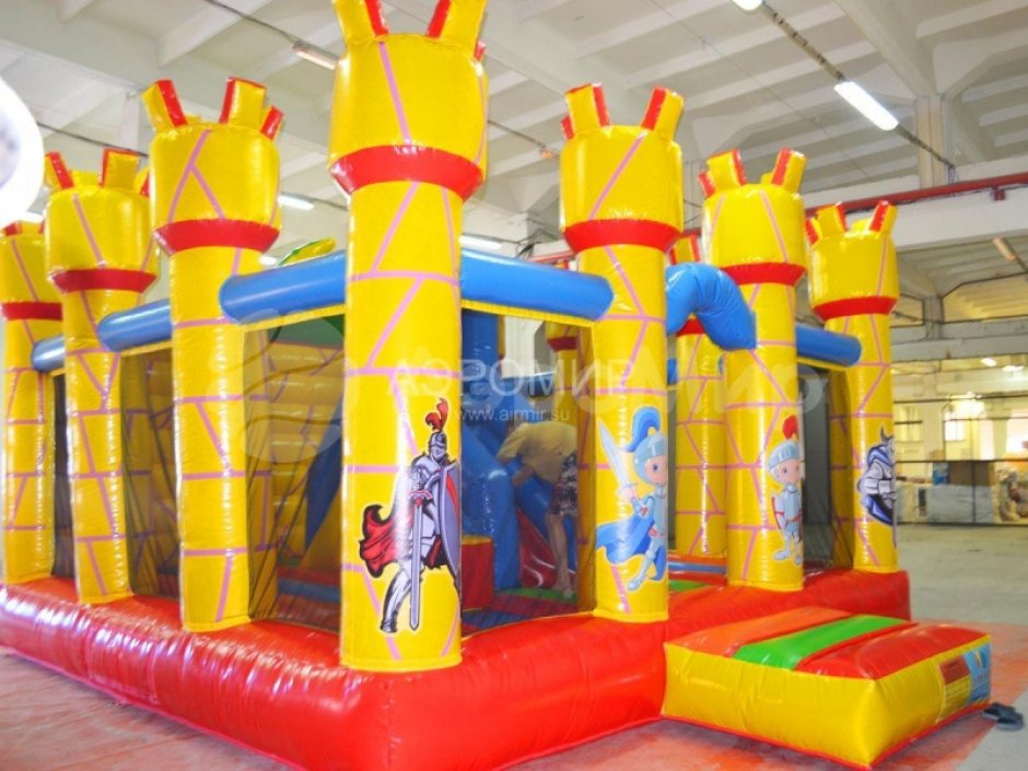 Надувной батут Замок Дракона — небольшой надувной батут для бизнеса 30 м²