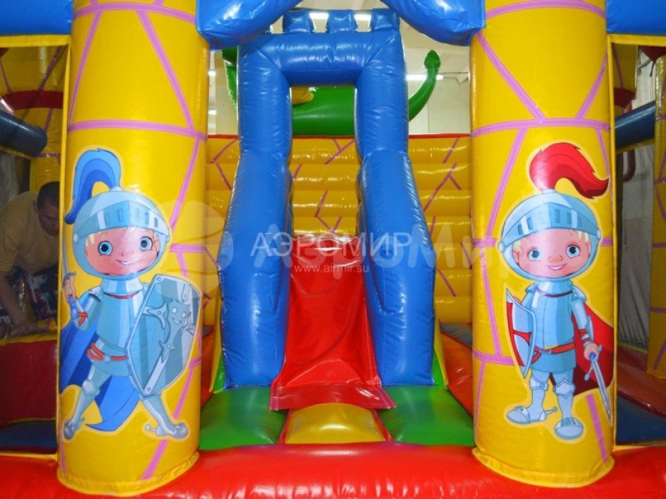 Надувной батут Замок Дракона — небольшой надувной батут для бизнеса 30 м²