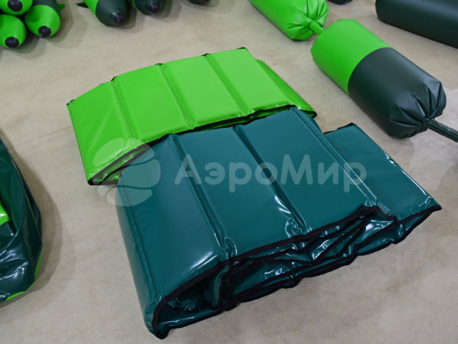 Гусеница — забавный реквизит для эстафет зимой и летом