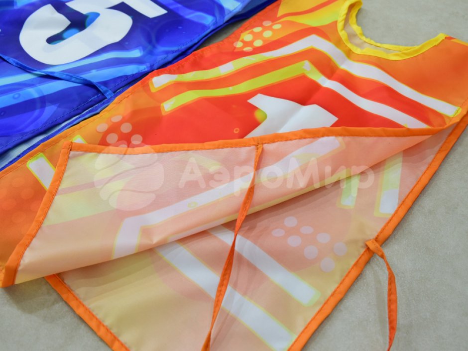 Манишка спортивная — жилетка для игроков, персонала спортивных и развлекательных состязаний и игр