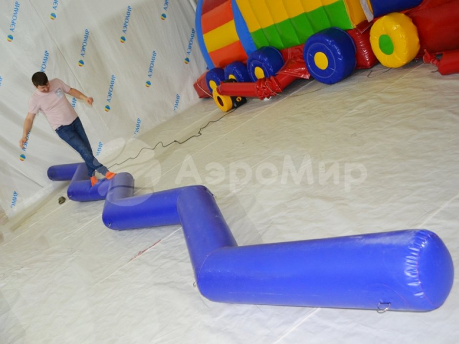 Зигзаг — надувной аттракцион для забегов