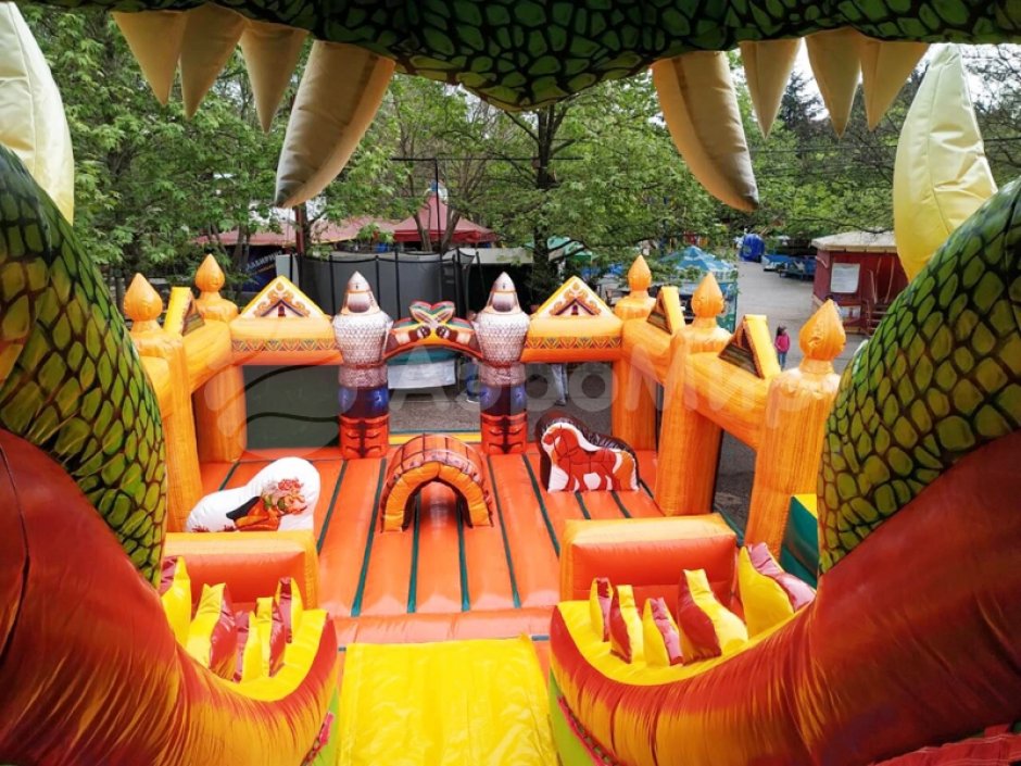 Надувной батут Большой Змей Горыныч — большой авторский батут-горка на 66 м²