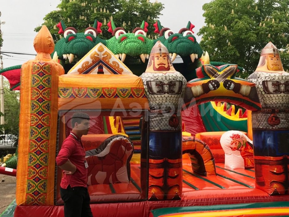 Надувной батут Большой Змей Горыныч — большой авторский батут-горка на 66 м²