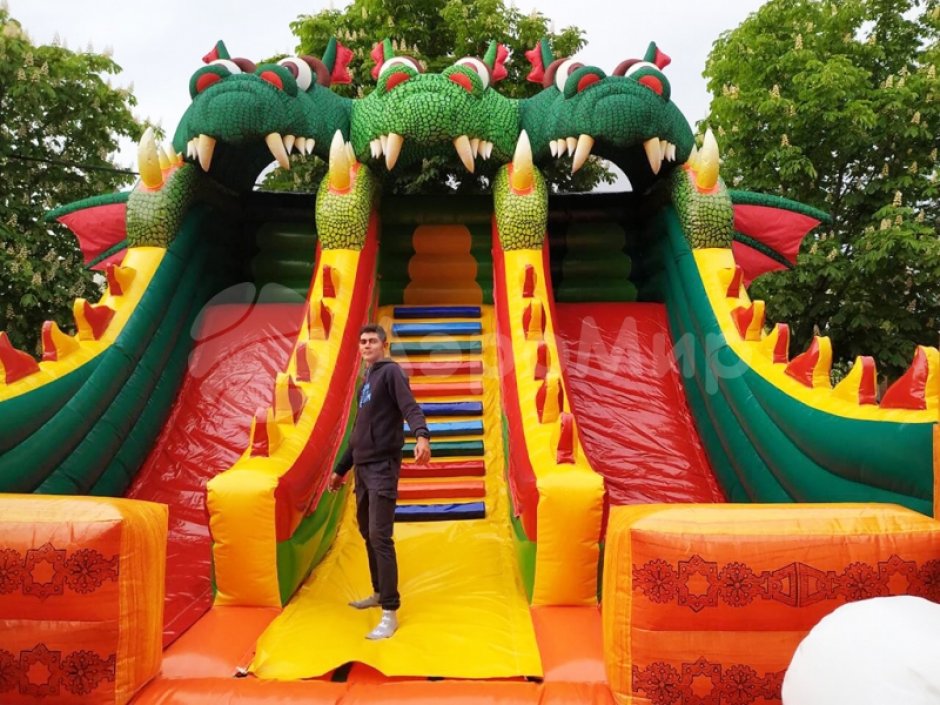 Надувной батут Большой Змей Горыныч — большой авторский батут-горка на 66 м²