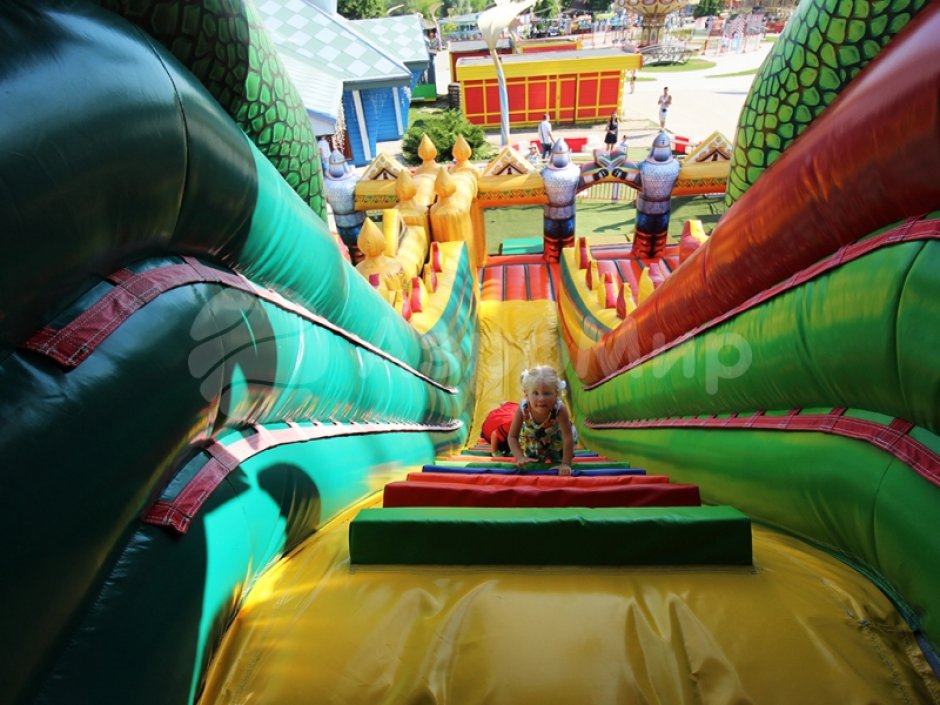 Большой надувной батутный комплекс Змей Горыныч