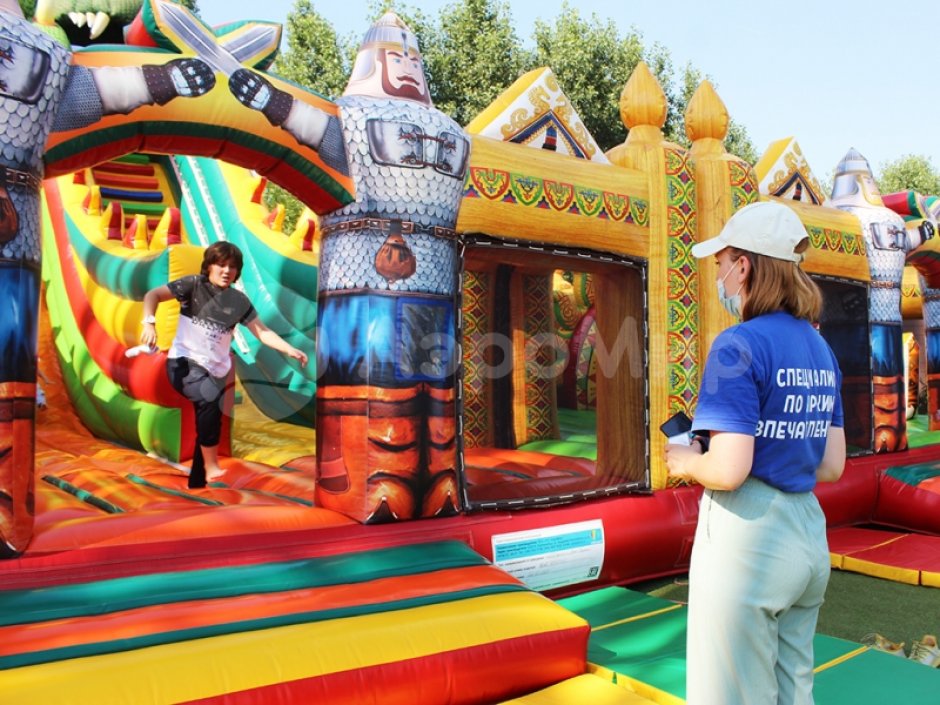 Большой надувной батутный комплекс Змей Горыныч
