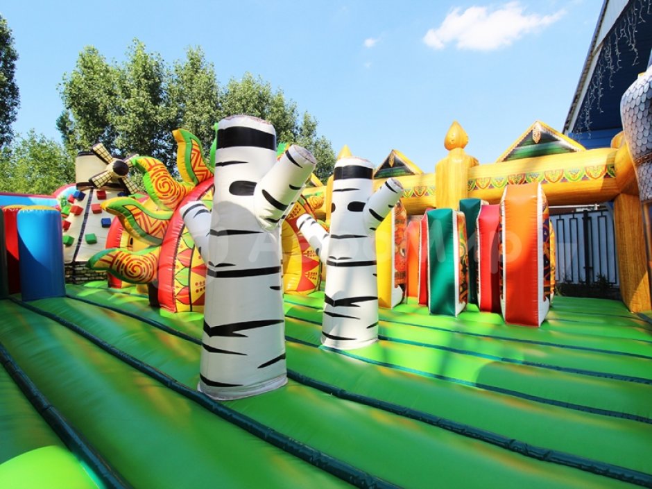 Большой надувной батутный комплекс Змей Горыныч