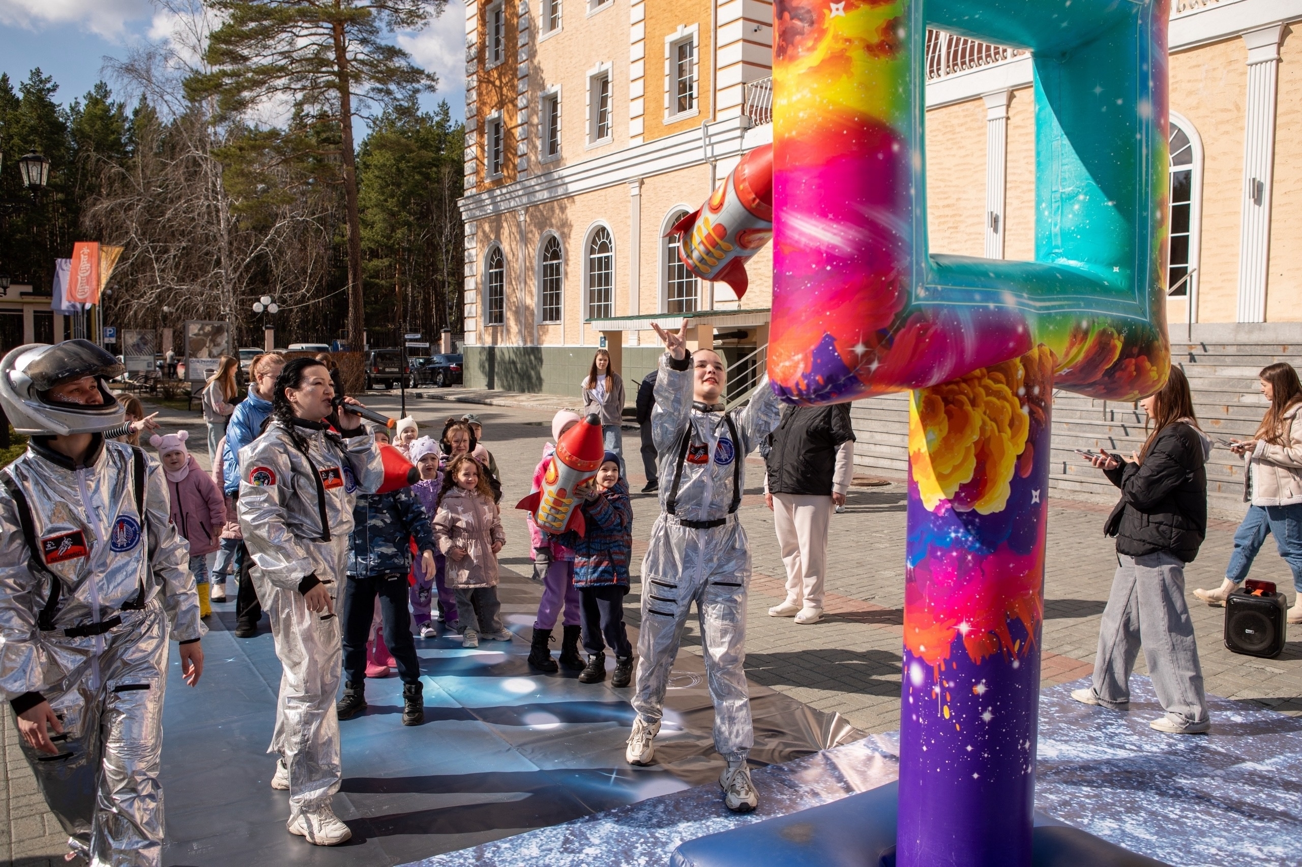 Космический игровой реквизит