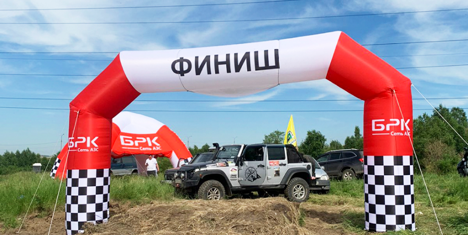arki-dlja-sorevnovanijj-po-avtosporty