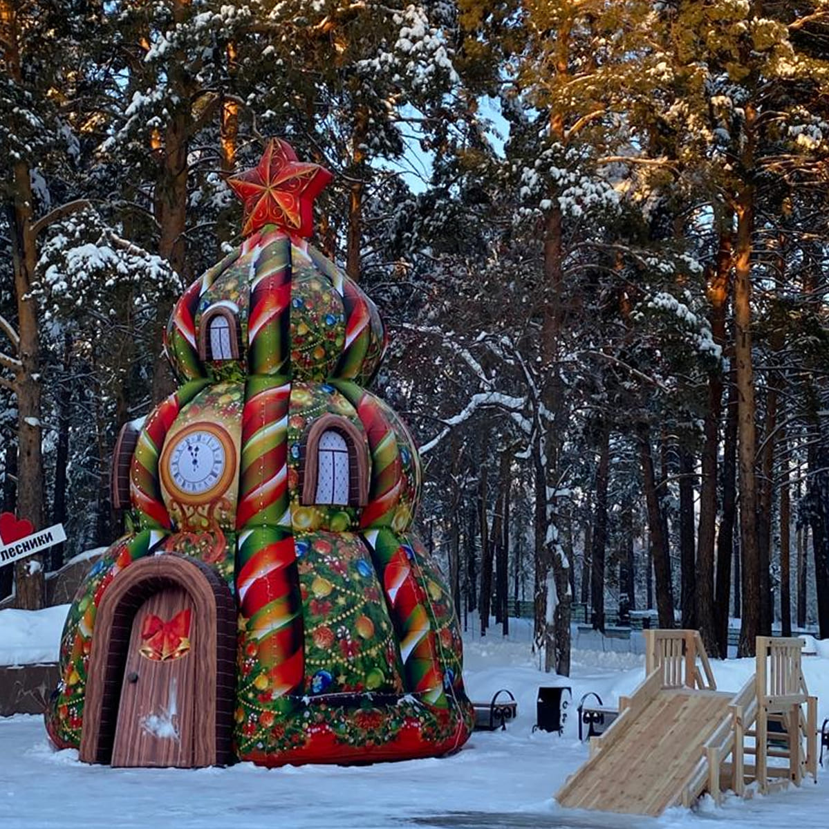 Оформление резеденции Деда Мороза вунтри