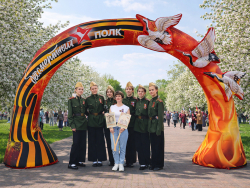 Арка Победы с журавлями