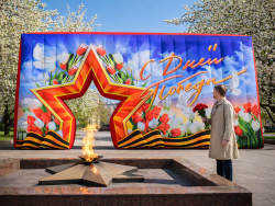 Стена со звездой