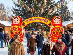 С матрёшками