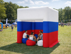 Квадратная надувная палатка