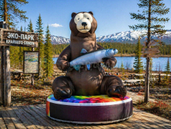 Медведь с рыбой